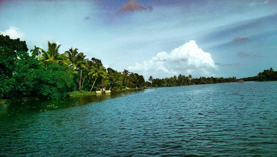 Sea Breeze Beach Home Alappuzha Exterior photo