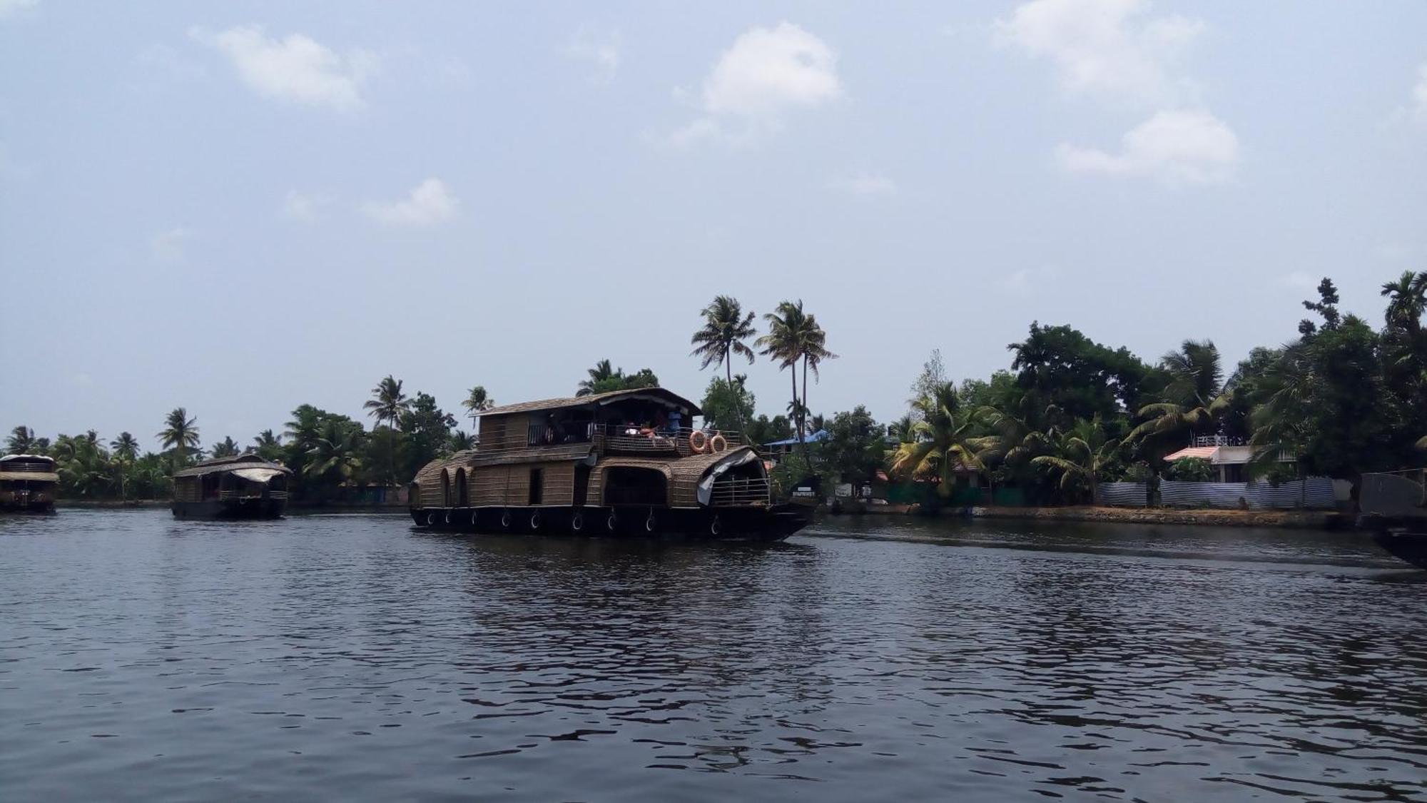 Sea Breeze Beach Home Alappuzha Exterior photo